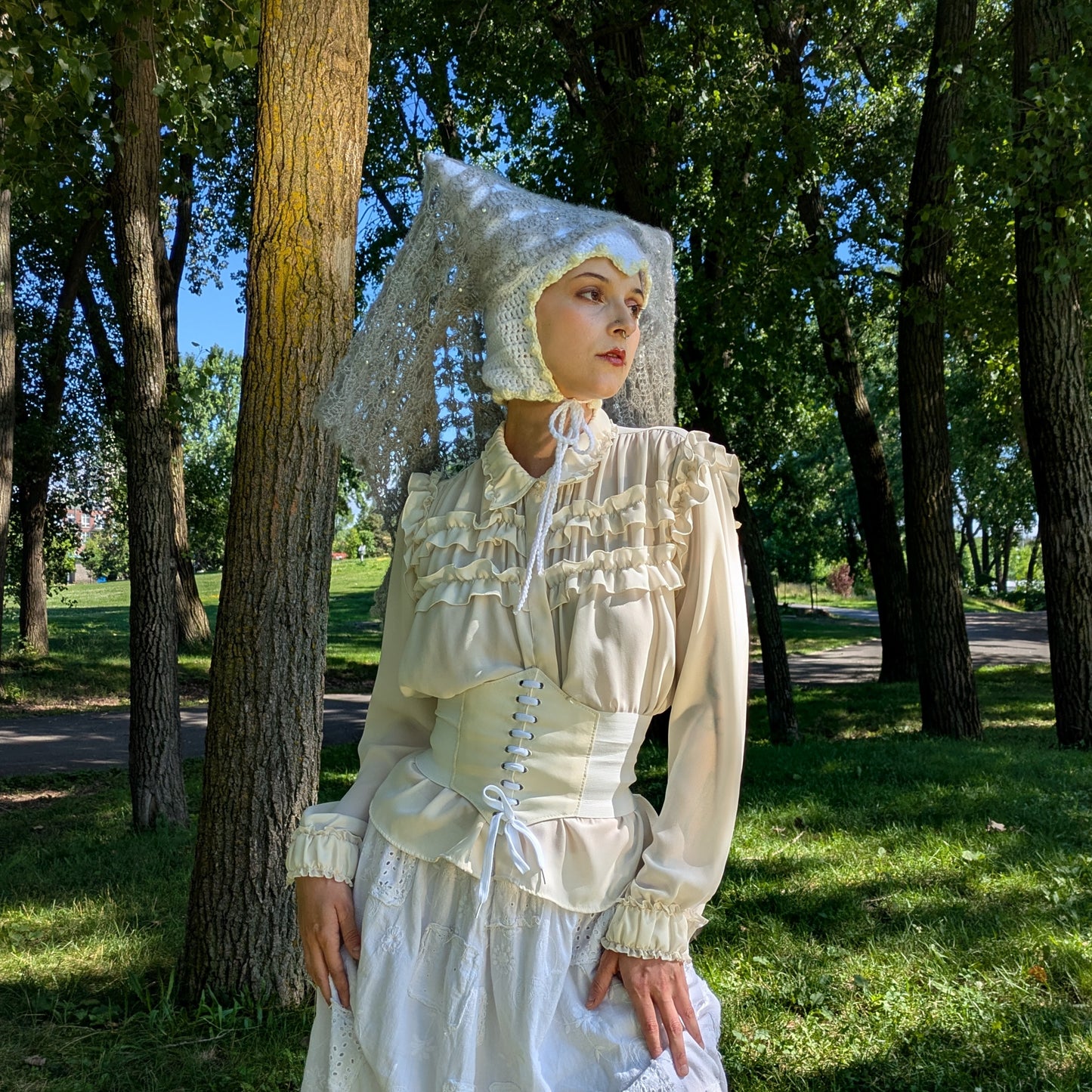 White & Gray Veiled Escoffion