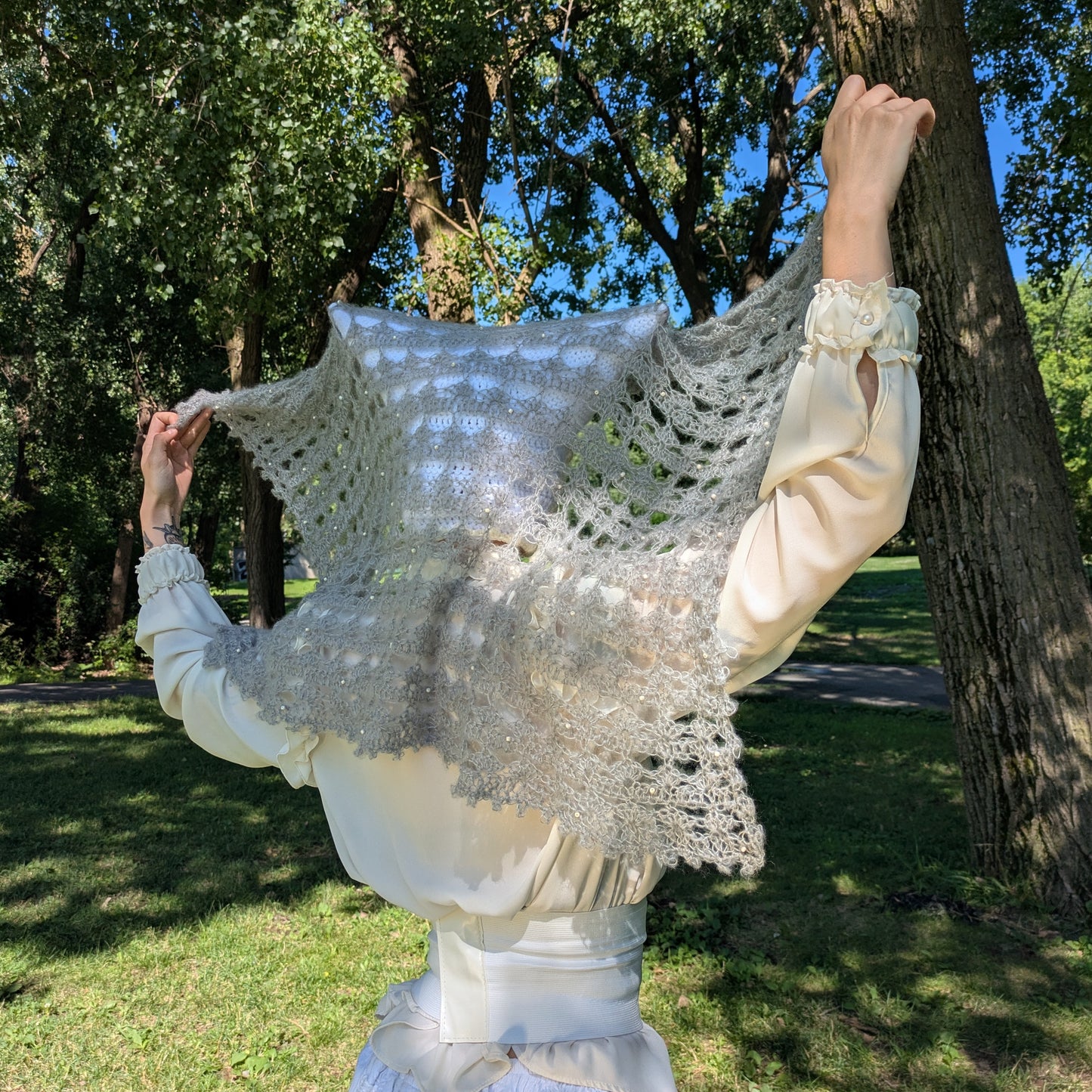 White & Gray Veiled Escoffion