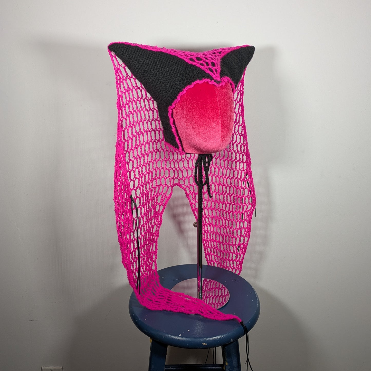 Black & Pink Veiled Escoffion