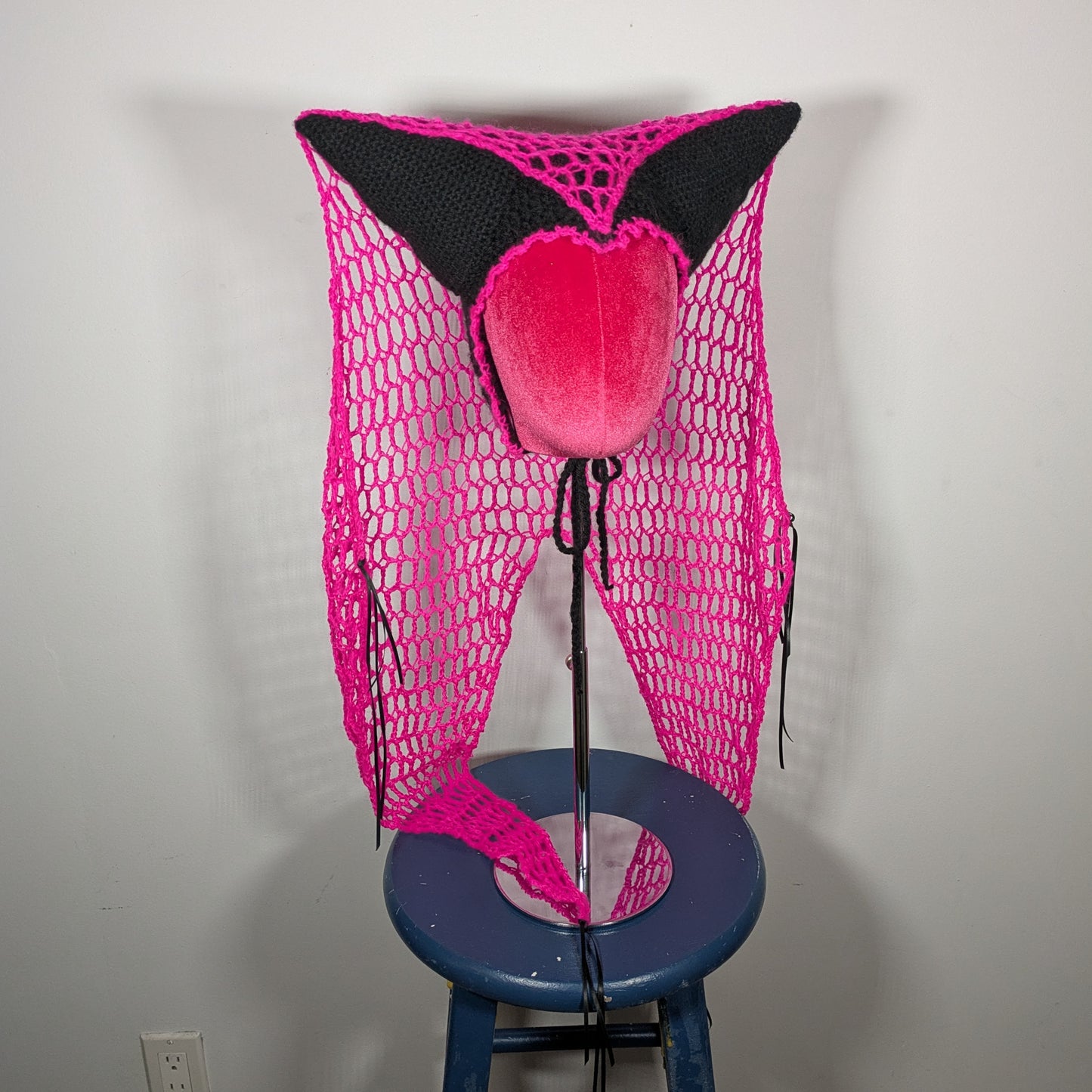 Black & Pink Veiled Escoffion