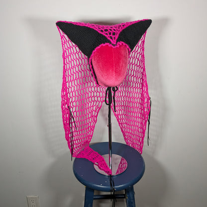 Black & Pink Veiled Escoffion